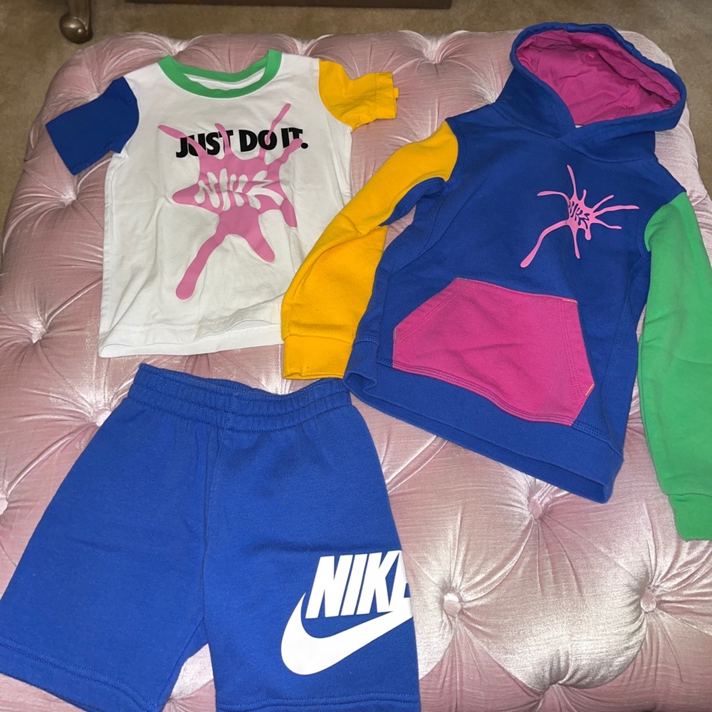 Nike short set with matching t-shirt. Size 4 xs. Boys, but could be unisex.